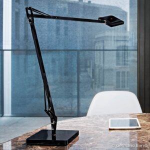 FLOS Kelvin Edge – černá LED stolní lampa