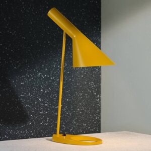 Louis Poulsen AJ - designová stolní lampa, okrová