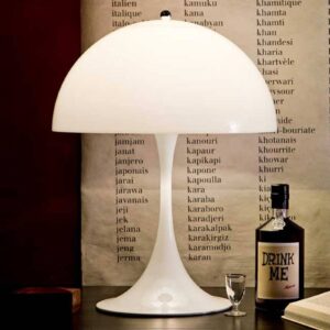 Louis Poulsen Panthella – designová stolní lampa