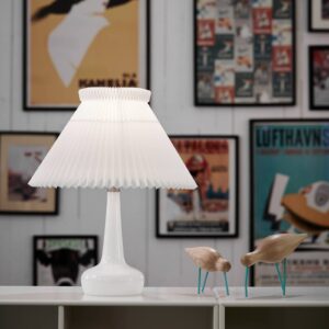 LE KLINT 311 stolní lampa, bílá/mosaz, výška 48cm