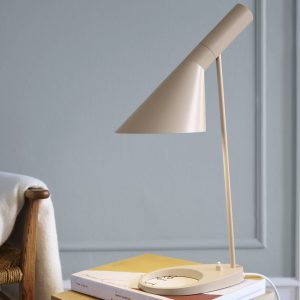 Louis Poulsen AJ - designová stolní lampa